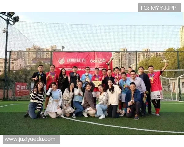 激情四溢的比赛足球盛宴展现团队协作与个人技艺的完美结合